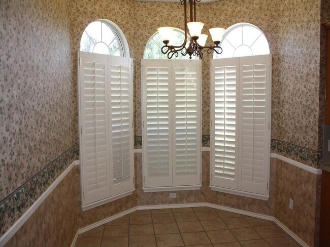 Photo - Spacious Home Located Within The Vicinity Of Nearby Park, Restaurants, Shopping Mall & S. Loop 289!