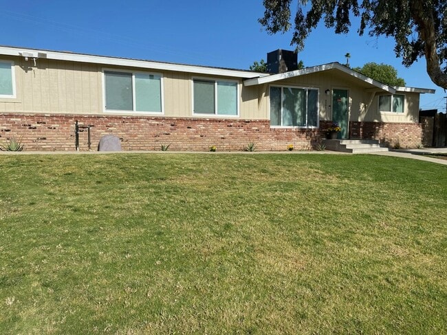 Photo - 3301 Dwight St