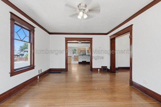 Building Photo - 1128 W Spofford Ave