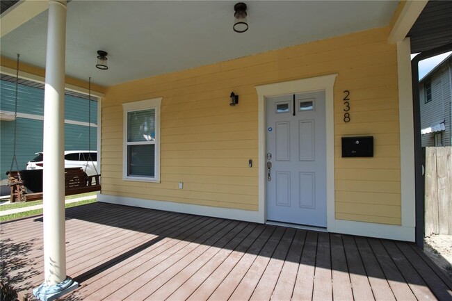 Photo - 238 NE 9th St