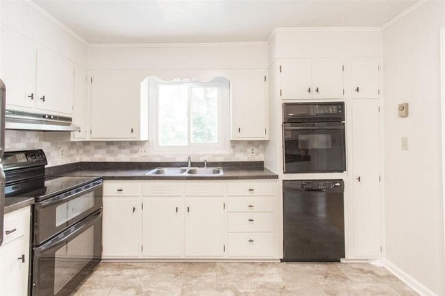 Photo - 601 Broce Dr
