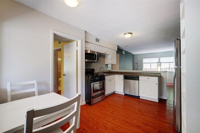 Photo - 1010 W 23rd St Unit 1