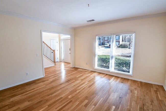 Photo - 1865 Oak Tree Hollow