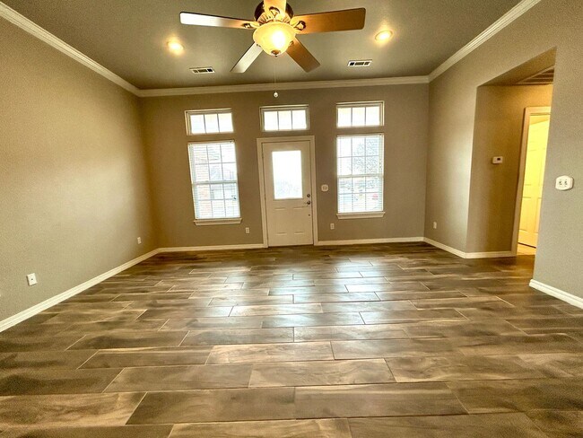 Photo - 610 Summer St