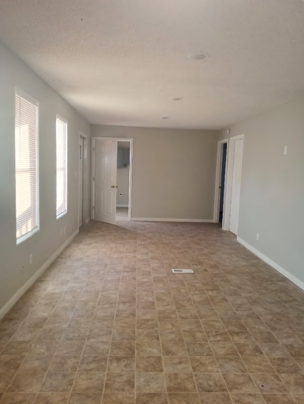 Photo - 777 E Yerby St