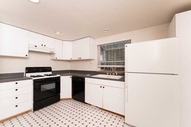 Photo - 10358 Riviera Pl NE