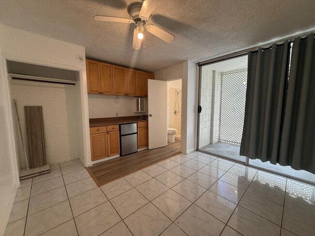 Building Photo - Upgraded studio available now in a secured building. Unit 401B