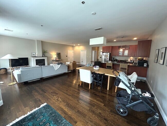 Photo - 81 Boylston St Unit 3