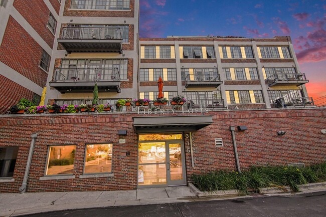 Building Photo - 315 2nd St Unit 216
