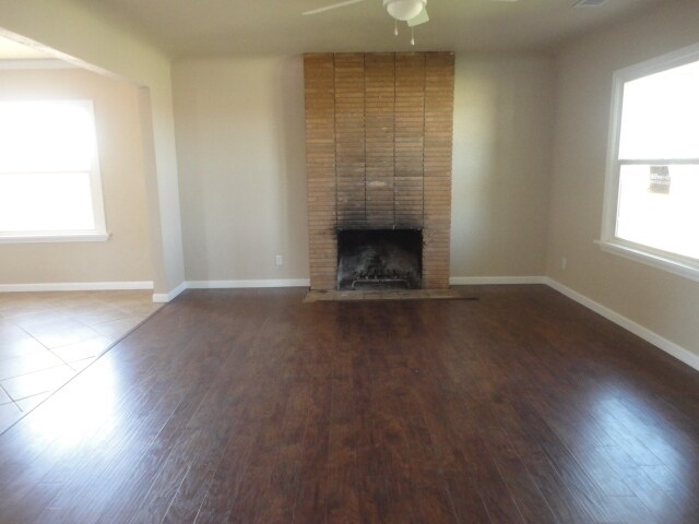 Photo - Beautiful Upgraded 3 Bedroom 2 Bath Countr...