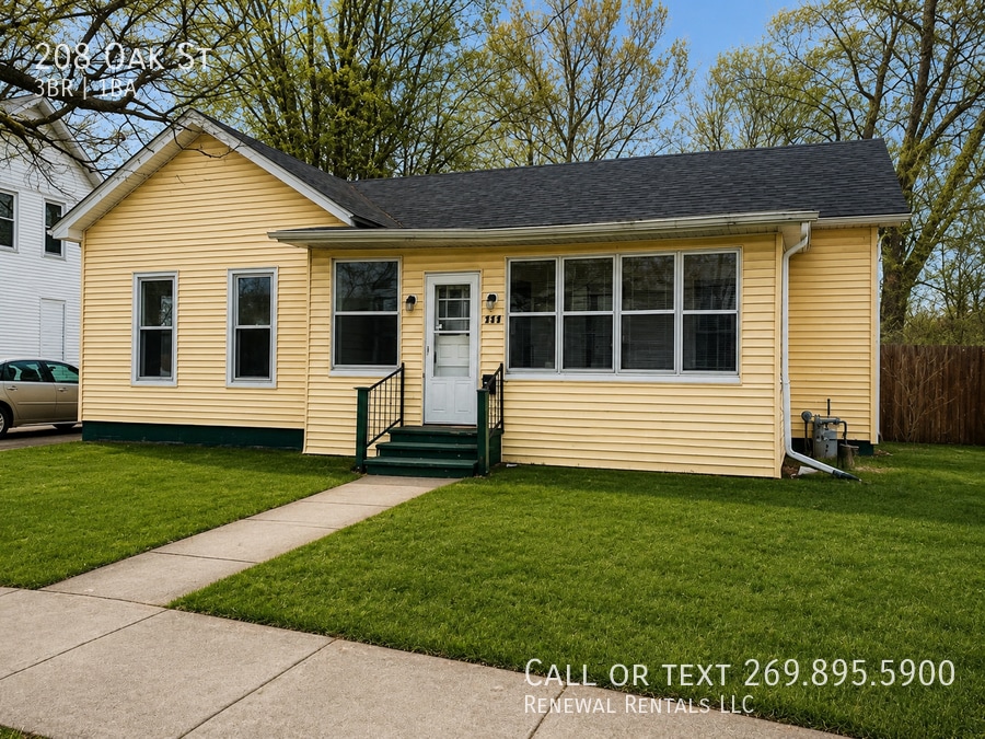 Photo - 208 Oak St