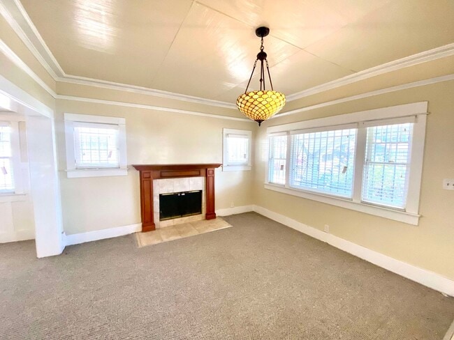 1513 W 45th St