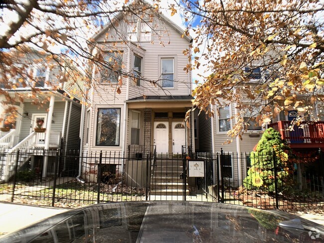 Building Photo - 2820 N Sacramento Ave Rental