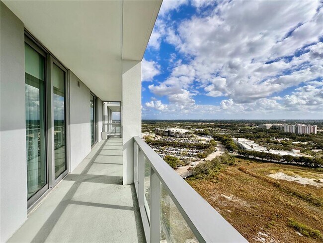 Photo - 2000 Metropica Wy Unit 1708