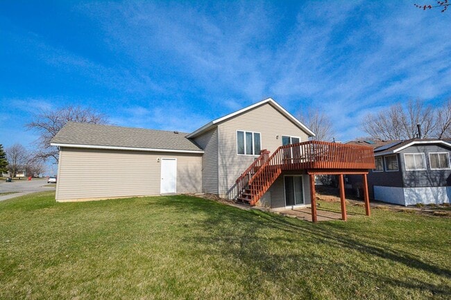 Photo - Bright 4BR on Corner Lot in SW Rochester