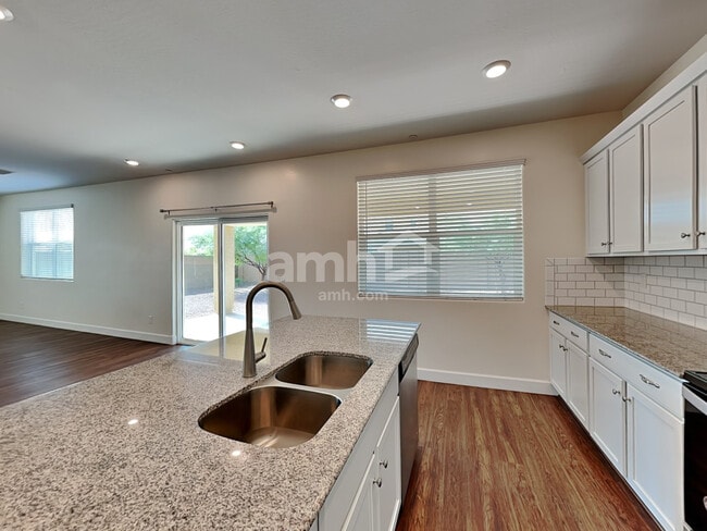 Photo - 5915 W Larkspur Dr