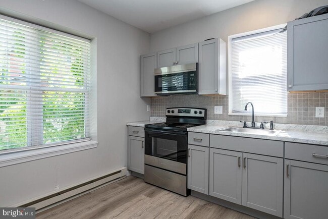 Photo - 419 Woodward St