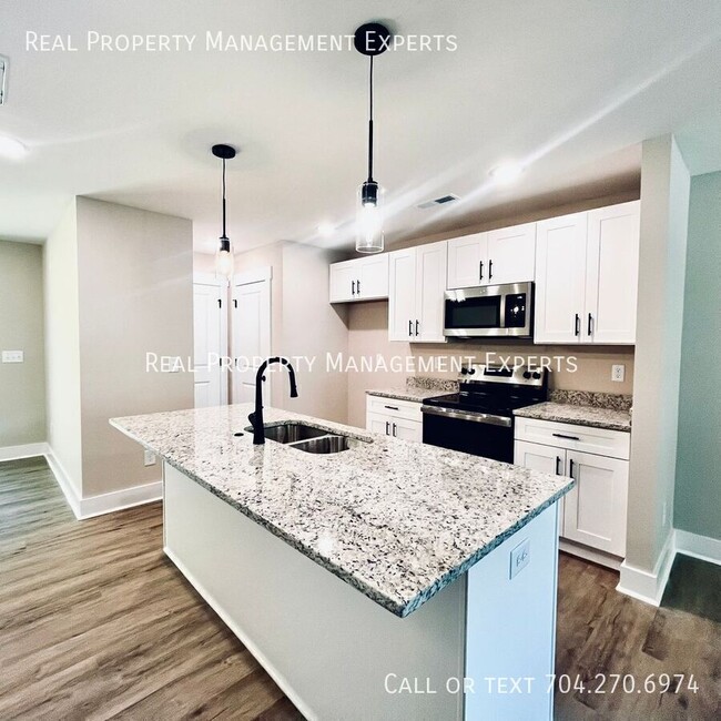 Photo - 412 N Scruggs St