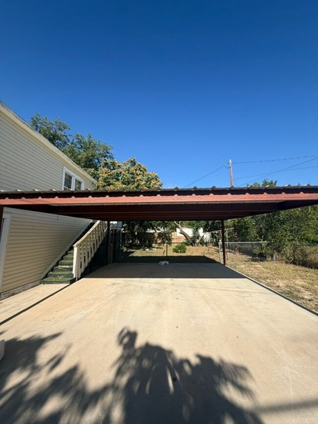 Building Photo - 1630 1/2 S. 11th