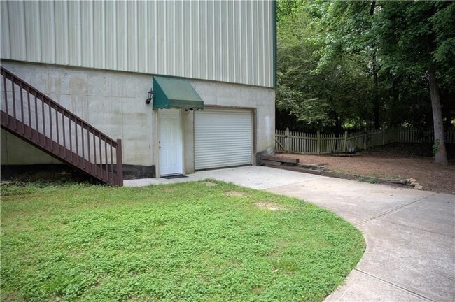 Building Photo - 3830 Mathis Airpark Rd