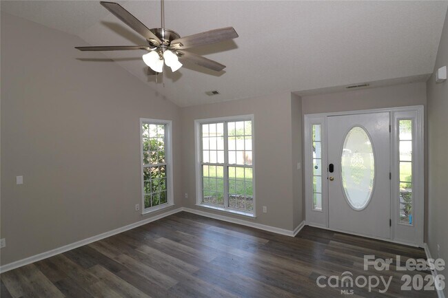 Photo - 711 Harvest Way