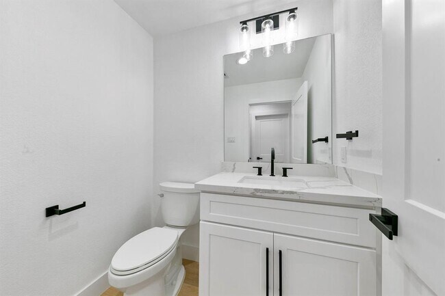 Photo - 5610 Chapman St