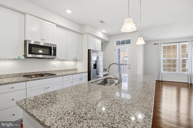 Photo - 13735 Air and Space Museum Pkwy