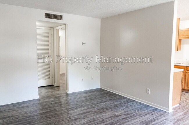 Photo - 706 E Inskip Dr