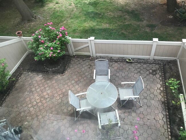 Photo - 166 Thoreau Dr