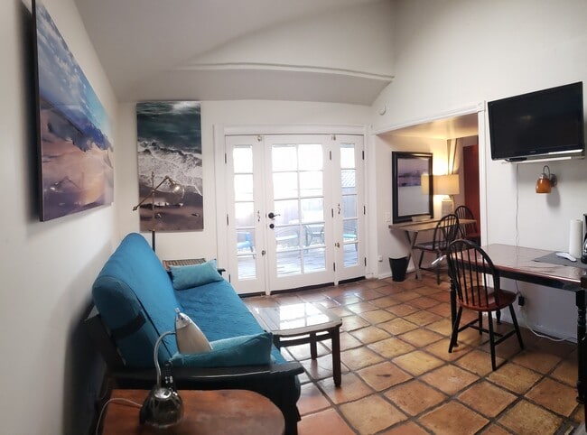 sala de estar - 682 Carlo Dr Unidad ADU-Apartment