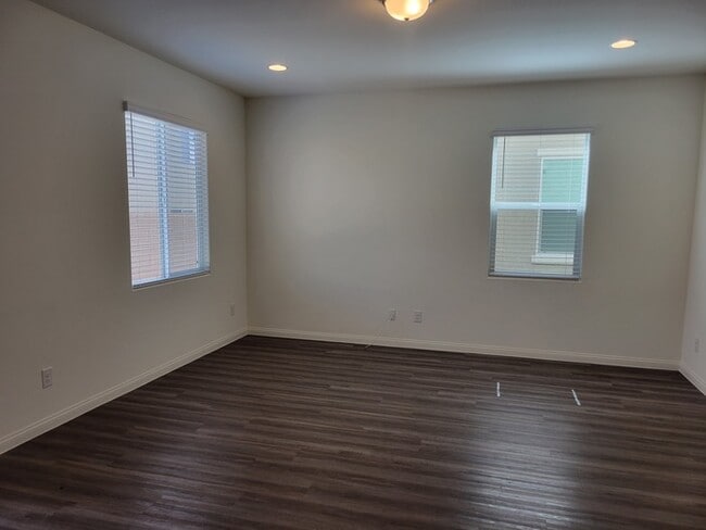 Photo - Beautiful 4 bedroom home!