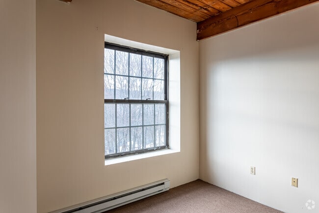 1BR, 1BA - bedroom