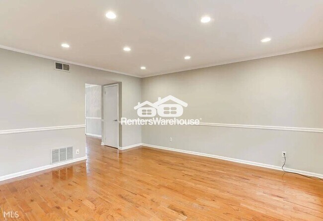 Photo - 6520 Roswell Rd NE