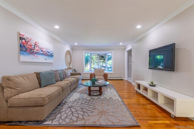 Photo - 977 Woodcliff Dr