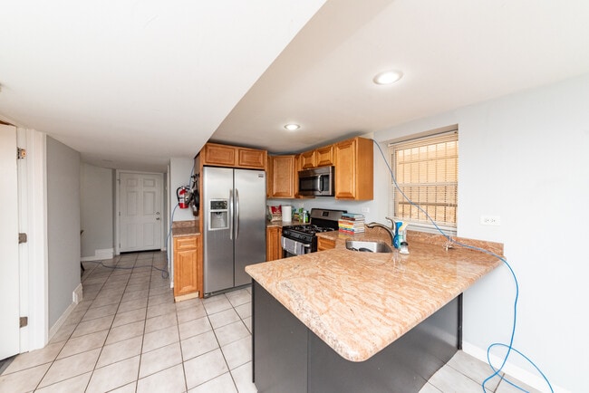 Building Photo - 2833 N Albany Ave Unit G Rental