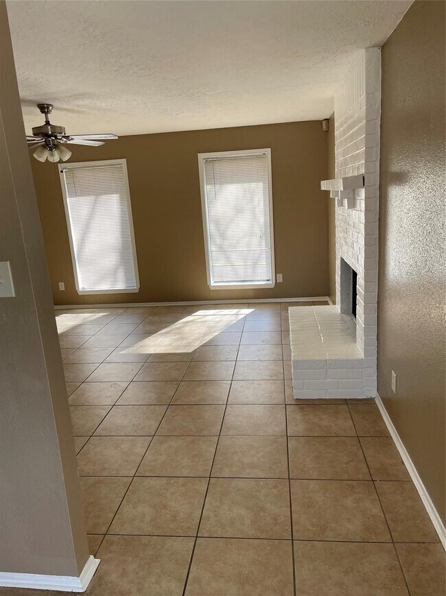 Photo - 4923 Hickorygate Dr