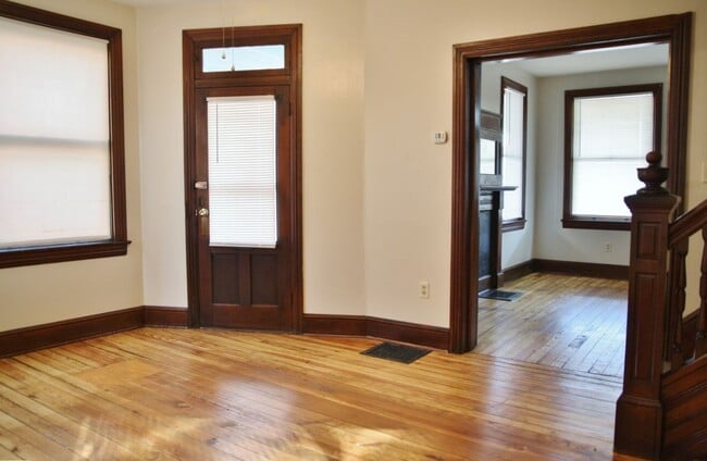 Building Photo - 418-420 Market Street Unit 418 S. Market