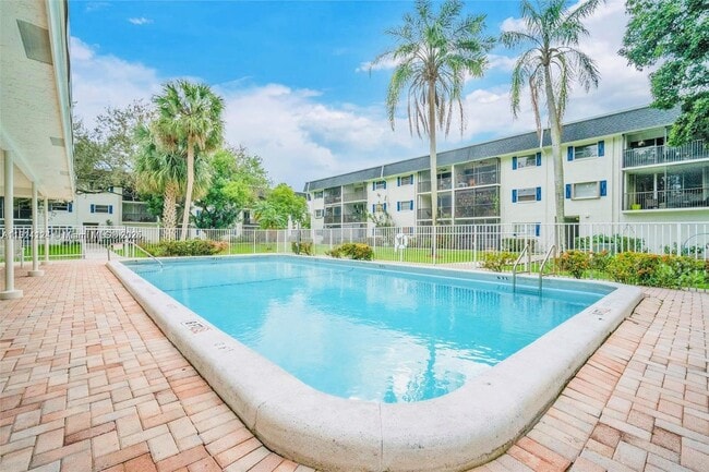 Photo - 5100 SW 64th Ave Unidad 101