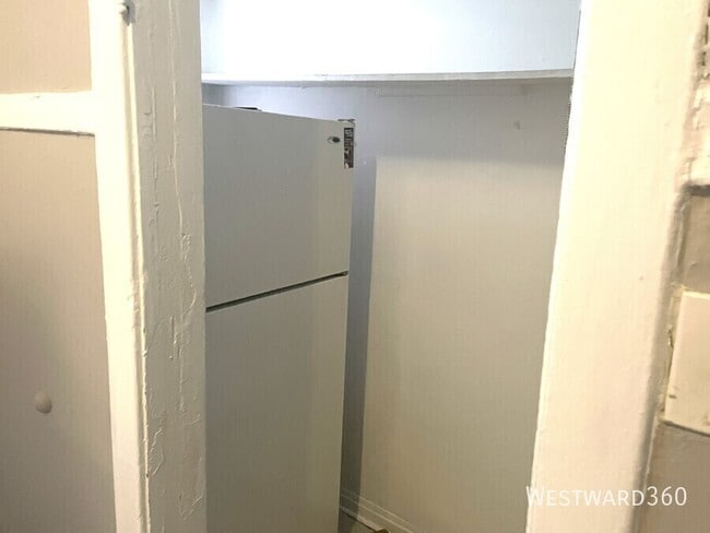 Photo - 2549 N Avers Ave Unit 1D