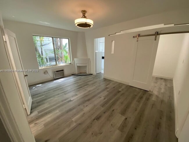 Building Photo - 1525 Meridian Ave Unit 107