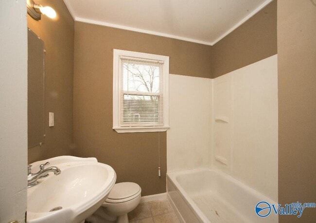 Photo - 3926 Hawthorne Ave SW