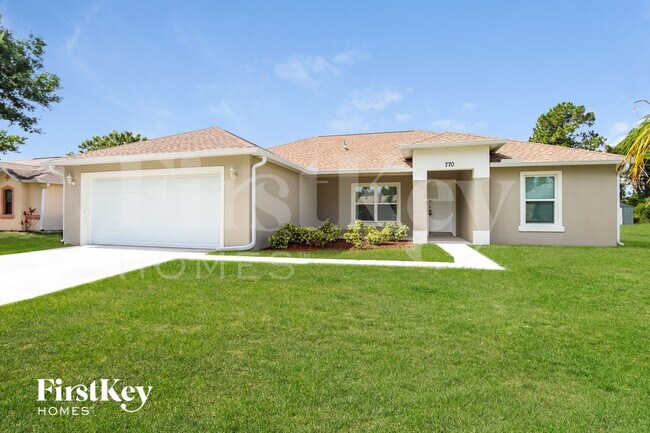 Photo - 770 Grandeur St SE