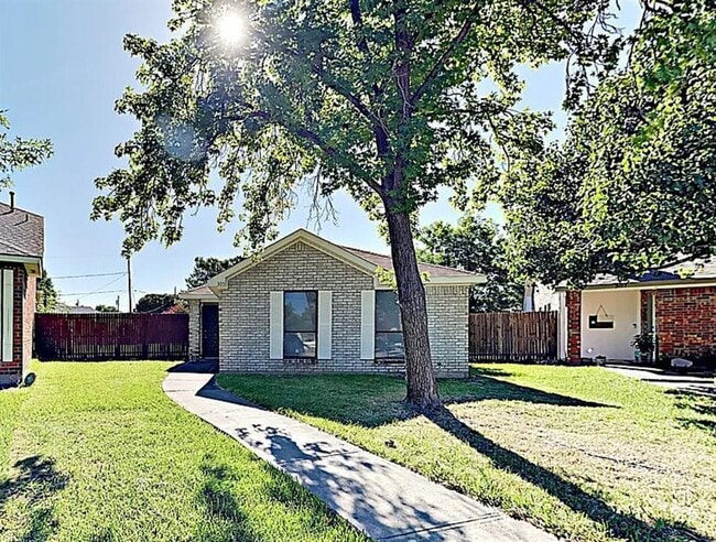 Photo - 305 Meadow Ct House