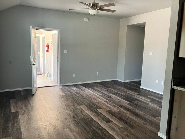 Photo - 305 Stoner Way Unit #2