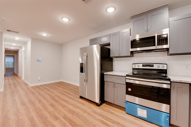 Building Photo - 2702 Reid St Unit A