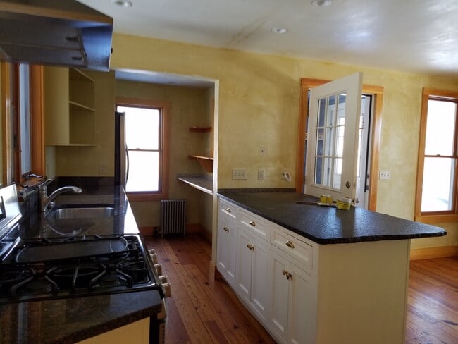 Photo - 143 Railroad Ave