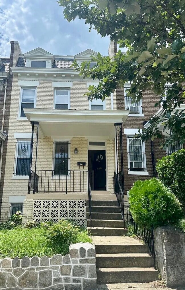 Building Photo - 3032 Park Pl NW Rental