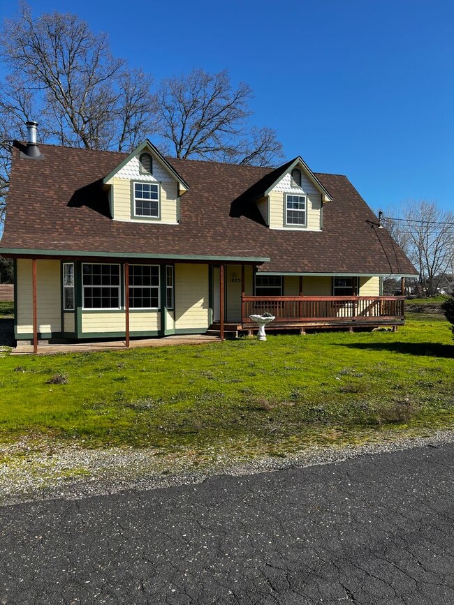APPLICATIONS PENDING: Large Plymouth Home - APPLICATIONS PENDING: Large Plymouth Home