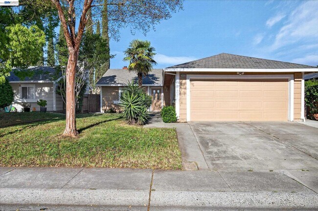 Photo - 2032 Newport Dr