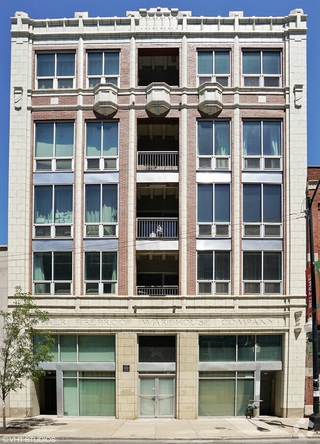 Building Photo - 1927 N Milwaukee Ave Unit 303 Rental